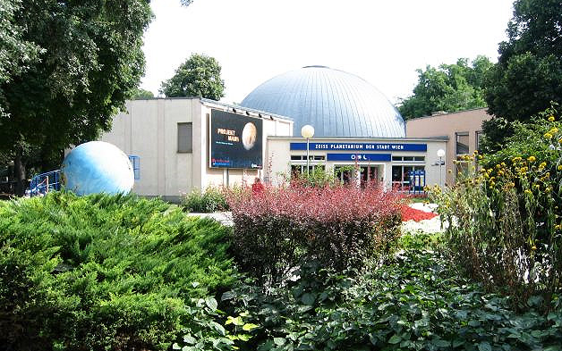 Datei:2 Planetarium.jpg
