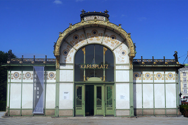 Datei:4 Karlsplatz Pavillon.jpg