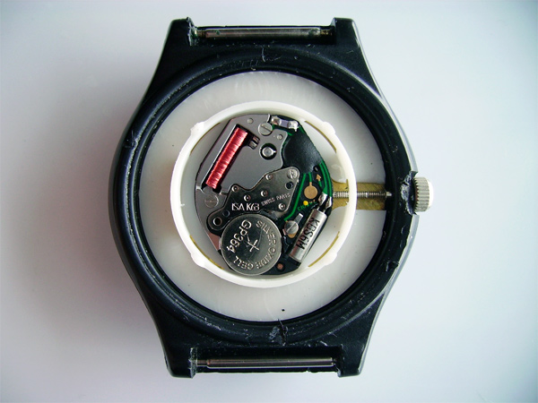 Datei:Armbanduhr Rückseite offen.jpg