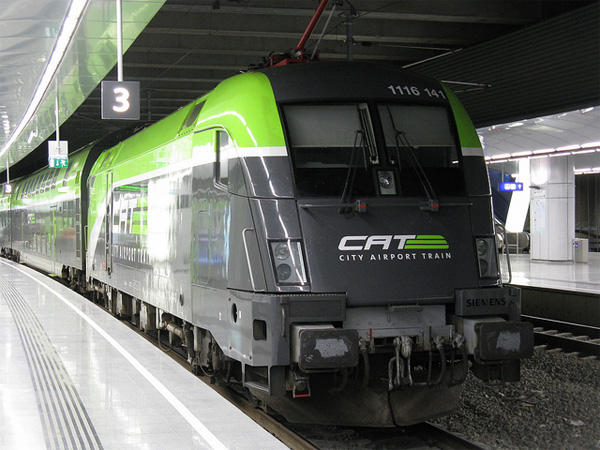 Datei:CAT Flughafen.jpg