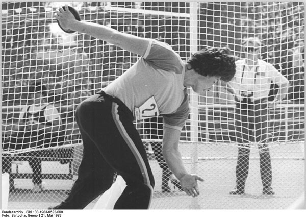 Datei:Dame wirft Diskus.jpg