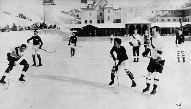 Datei:Eishockeyspiel 1922 2.jpg