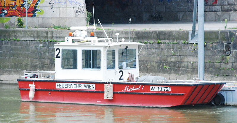 Datei:Feuerwehrboot.jpg