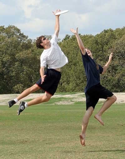 Datei:Frisbee fangen.jpg
