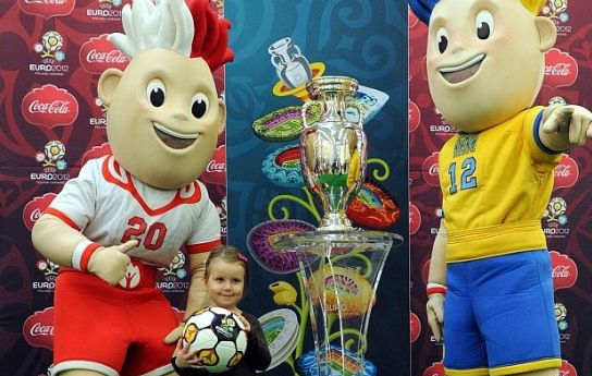 Datei:Fußball EM 2012 Maskottchen.jpg