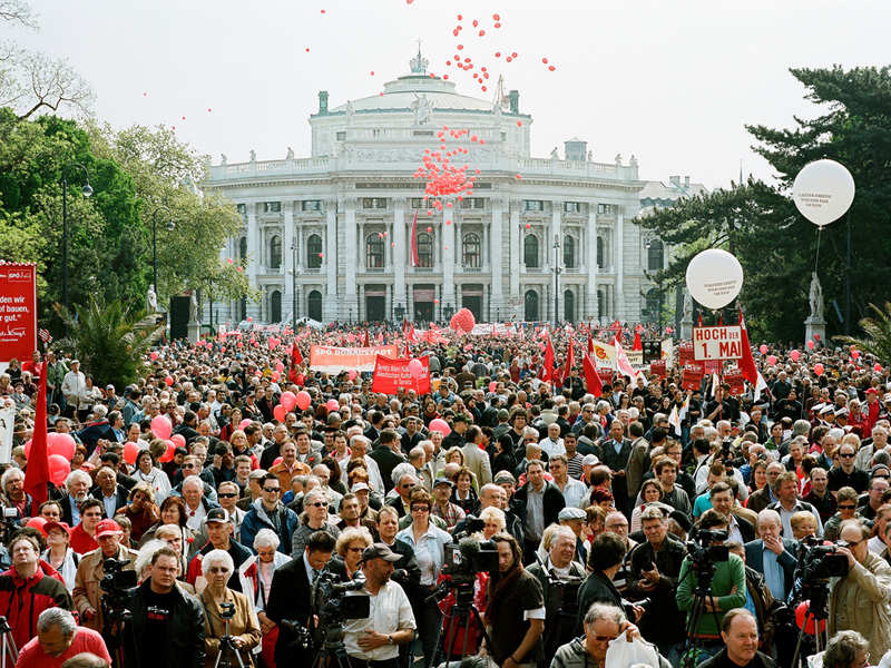 Datei:Maiaufmarsch vorm Rathaus.jpg