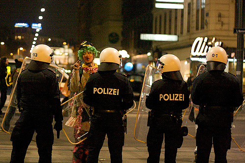 Datei:Polizei Ausrüstung.jpg