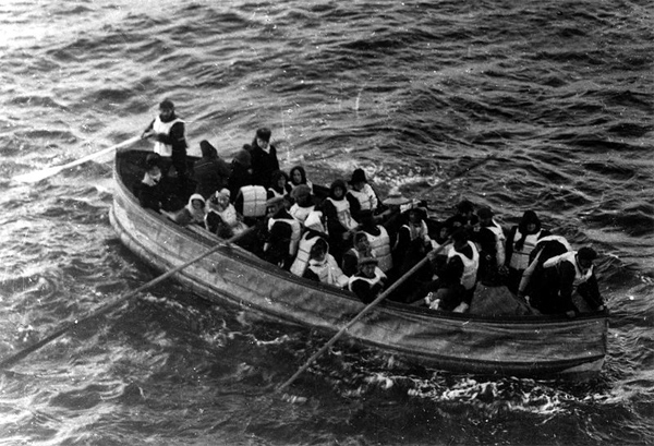 Datei:Rettungsboot Titanic.jpg
