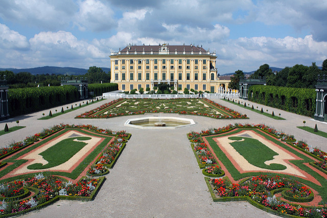 Datei:SchlossparkSchoenbrunn.jpg