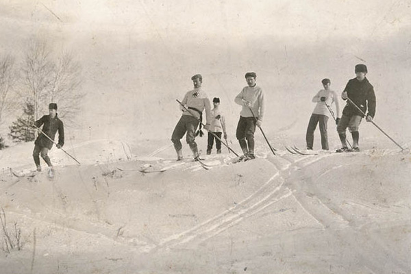 Datei:Skifahrer 1887.jpg