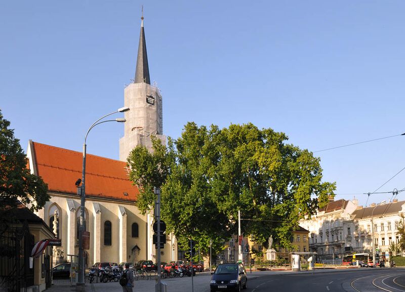 Datei:13 Am Platz.jpg