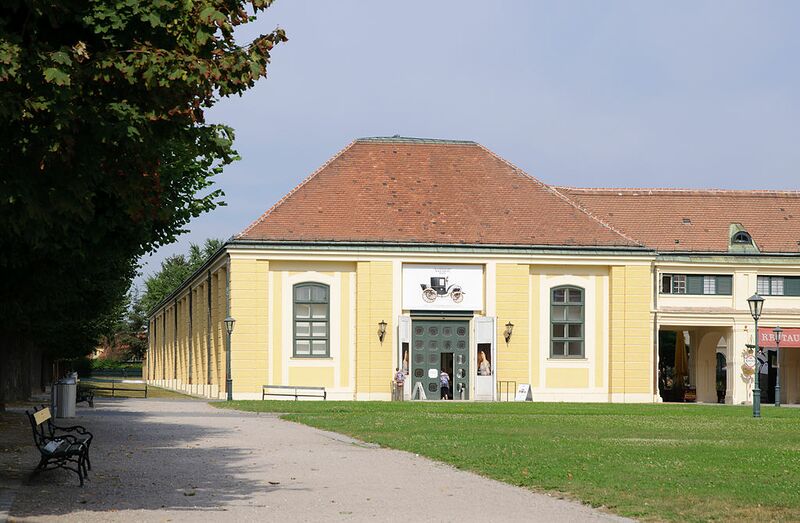 Datei:13 Kaiserliche Wagenburg.jpg