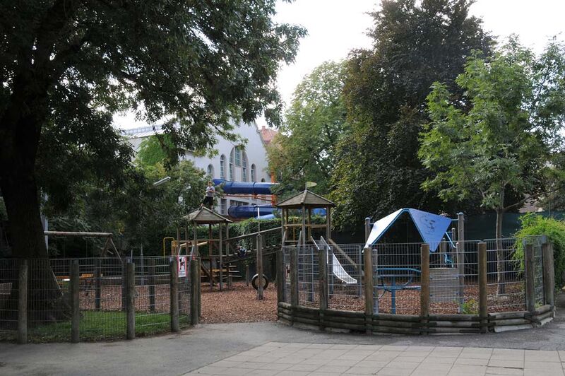 Datei:17 Frederic-Morton-Park.jpg