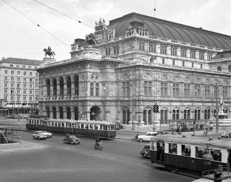 Datei:1 Oper 1956.jpg