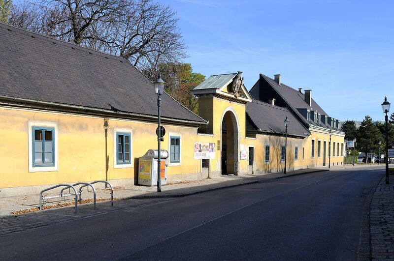 Datei:22 Schloss Hirschstetten.jpg