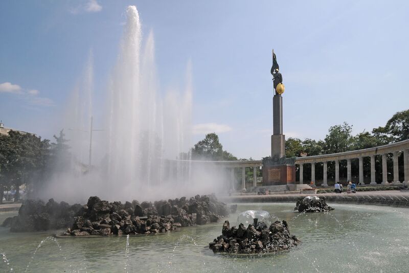 Datei:3 Hochstrahlbrunnen.jpg