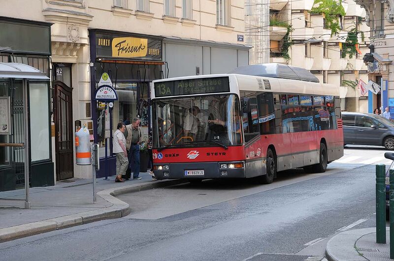 Datei:8 13A Autobus.jpg