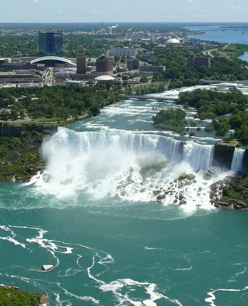 Datei:American und Bridalveil Falls.jpg