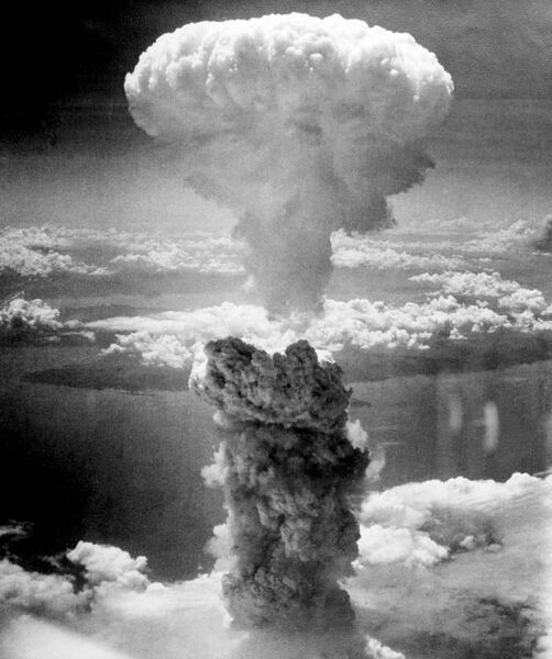 Datei:Atombombe Nagasaki.jpg
