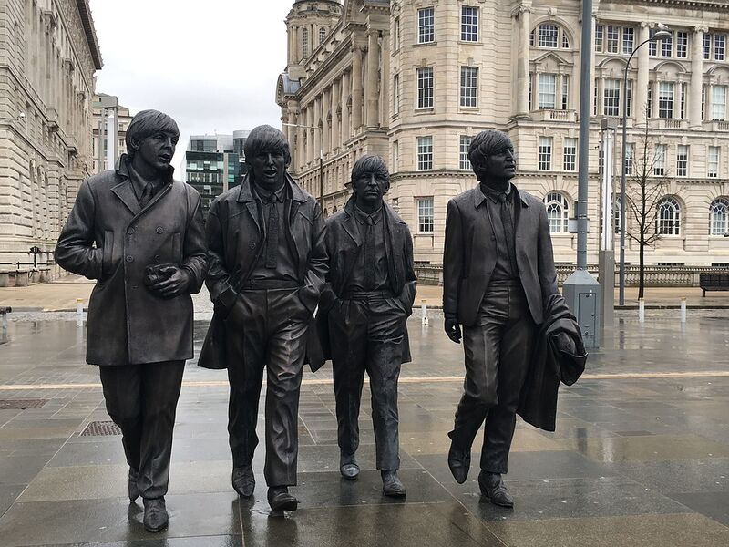 Datei:Beatles Statuen Liverpool.jpg