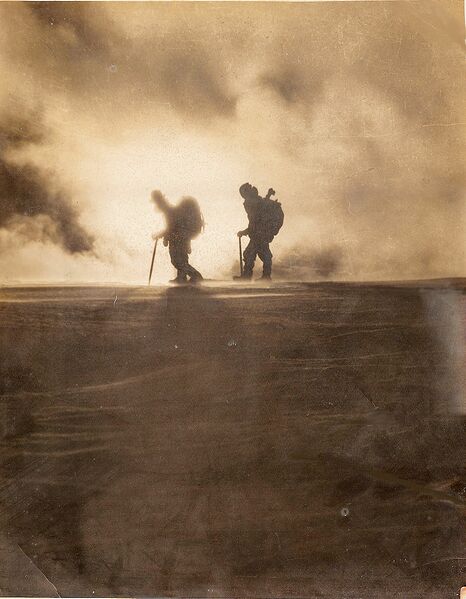 Datei:Bergsteiger Morgennebel 1940.jpg