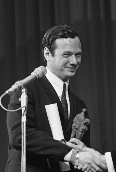 Datei:Brian Epstein 1965.jpg