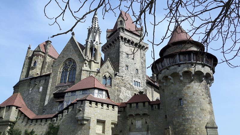 Datei:Burg Kreuzenstein.jpg