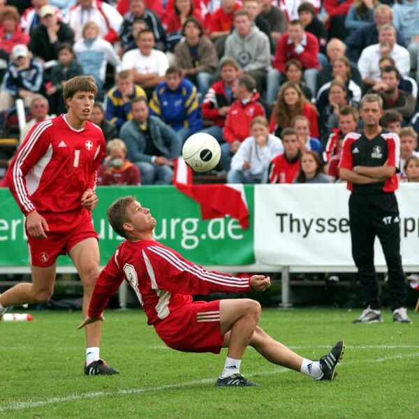 Datei:Faustball Spieler.jpg