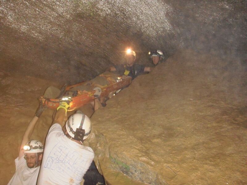Datei:Höhlenrettung.jpg
