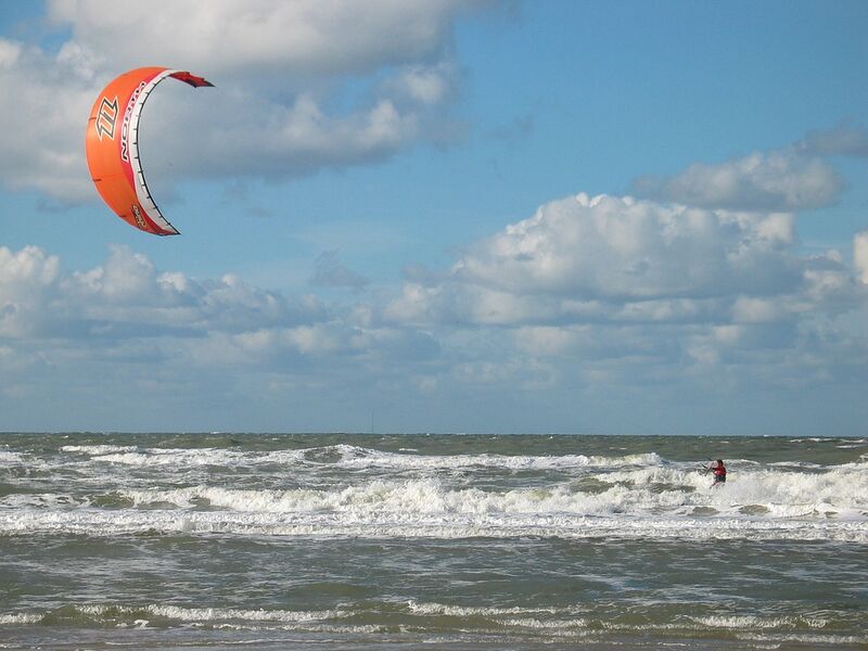 Datei:Kitesurfer.jpg