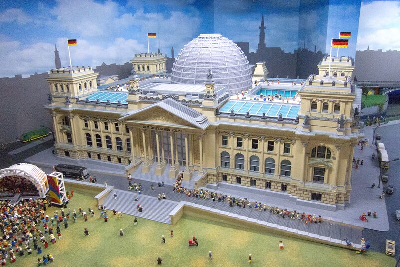 Datei:Legoland Berliner Reichstag.jpg