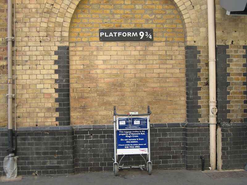 Datei:London Harry Potter Bahnsteig.jpg