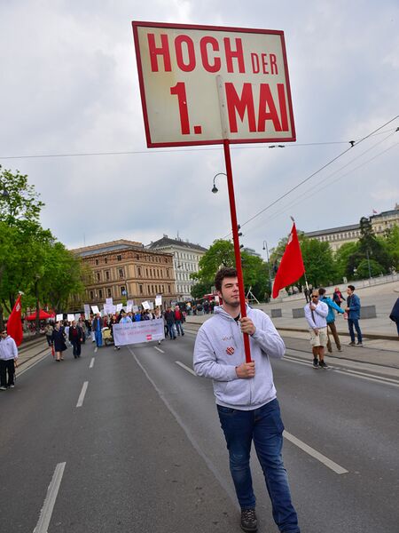 Datei:Maiaufmarsch Ring.jpg