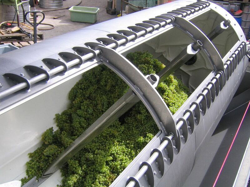 Datei:Moderne Weinpresse.jpg