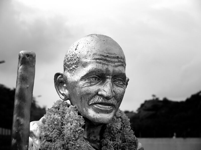 Datei:Mohandas Gandhi Statue.jpg