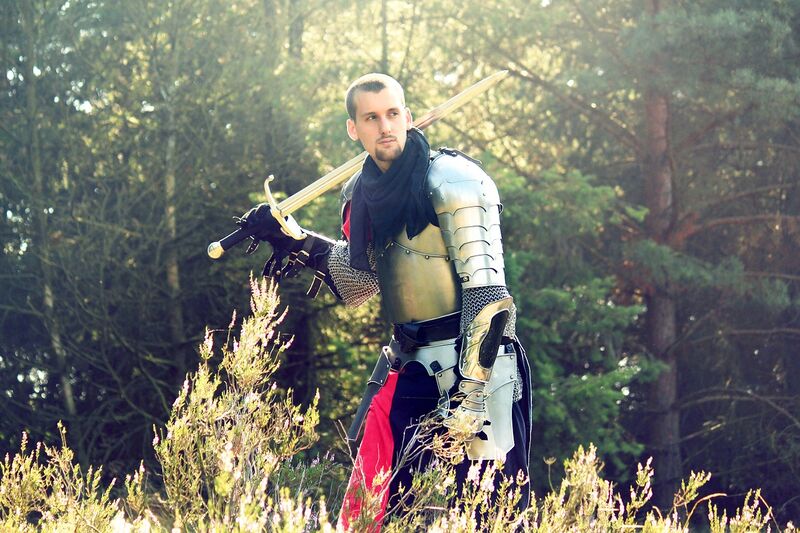 Datei:Ritter mit Schwert.jpg