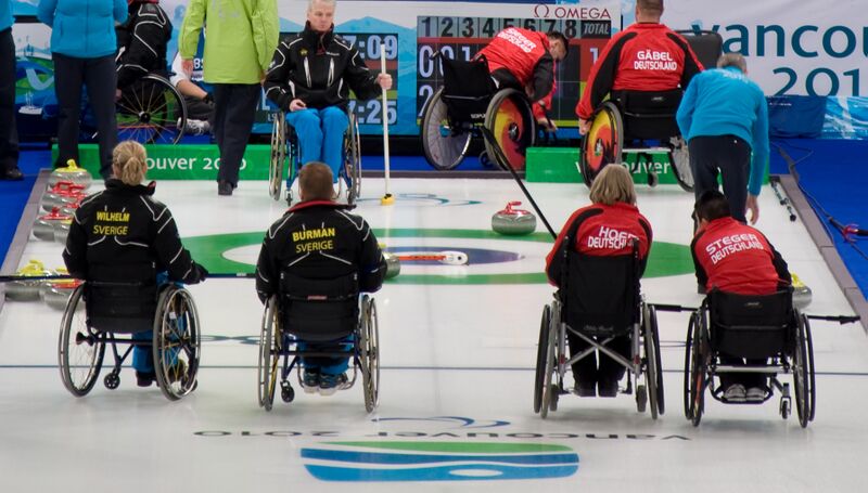 Datei:Rollstuhl-Curling.jpg