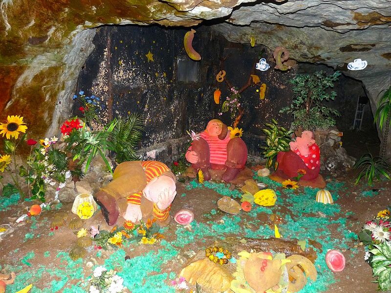 Datei:Schlaraffenland Märchenhöhle.jpg