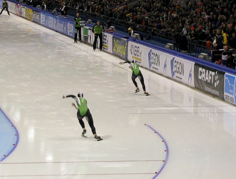 Datei:Unterschiedliche Startpunkte im Eisschnelllauf.jpg